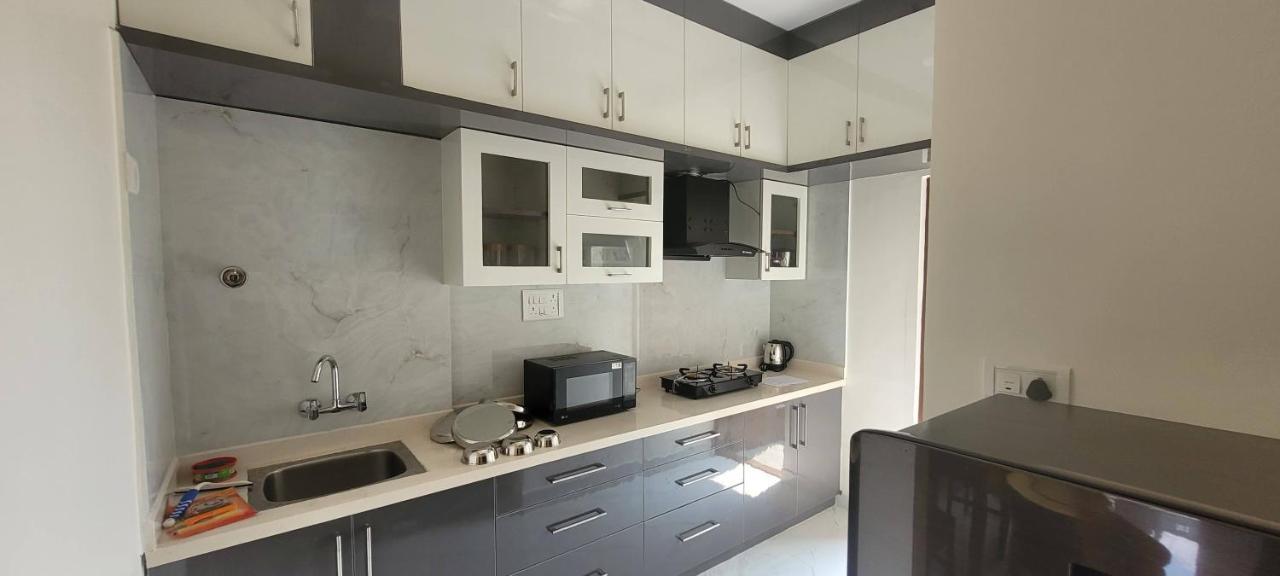 Апартаменти Castle Hsr Sarjapur Road Бенґалуру Екстер'єр фото